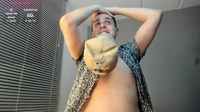 Snapshot of Latin_boy_surprisee chatting on 02/05/26, 01:23 Latin boy surprisee online show from 02/05/26, 01:23