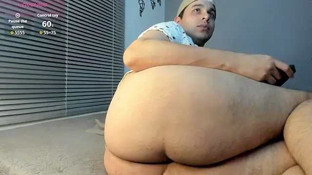 Latin boy surprisee online show from 11/08/25, 12:58