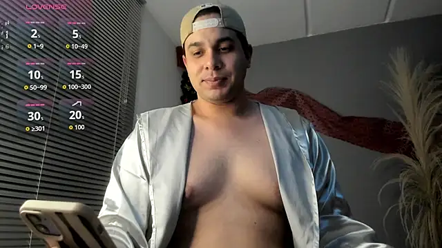 Snapshot of Latin_boy_surprisee chatting on 01/18/26, 01:20 Latin boy surprisee online show from 01/18/26, 01:20