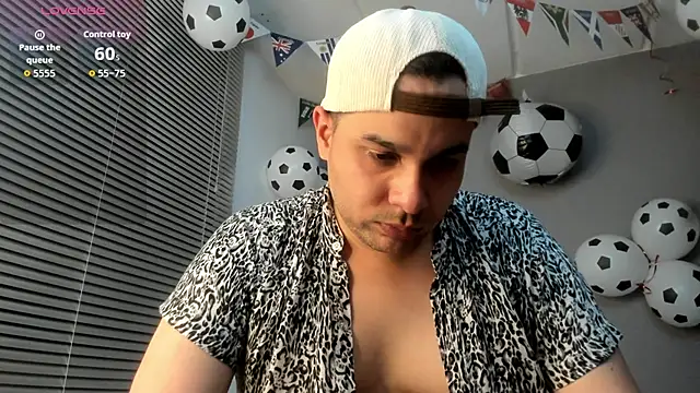 Latin boy surprisee online show from 06/12/26, 12:30