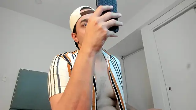 Latin boy surprisee online show from 07/05/26, 12:48