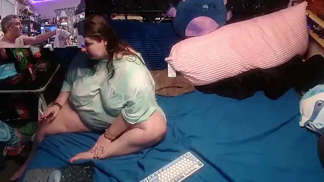 Snapshot of yoursexything79 chatting on 11/22/25, 02:21 yoursexything79 online show from 11/22/25, 02:21