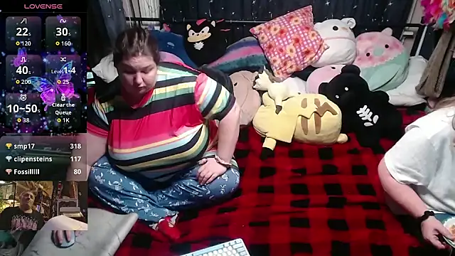 Snapshot of yoursexything79 chatting on 10/31/25, 01:57 yoursexything79 online show from 10/31/25, 01:57