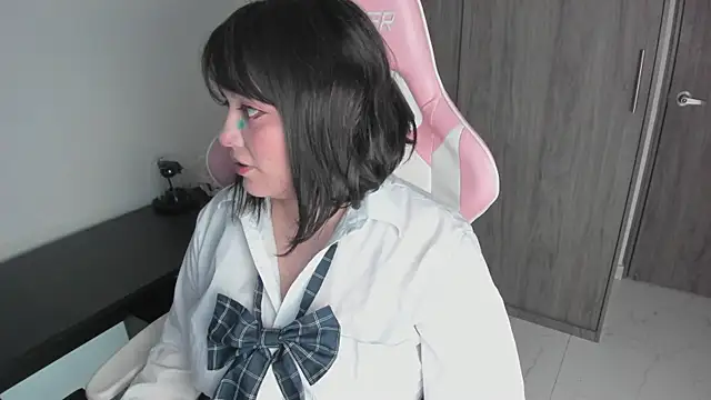 Snapshot of _hikaru_arimura chatting on 10/23/25, 12:31 hikaru arimura online show from 10/23/25, 12:31