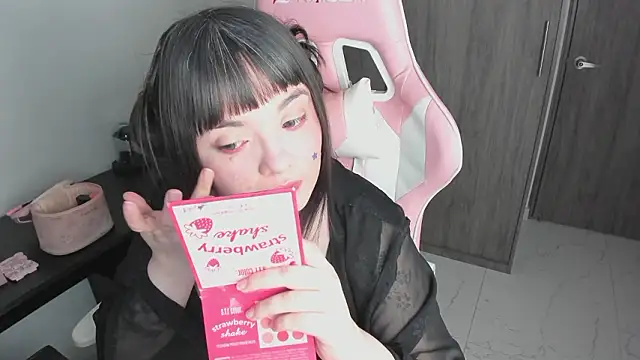 Snapshot of _hikaru_arimura chatting on 02/10/26, 01:48 hikaru arimura online show from 02/10/26, 01:48