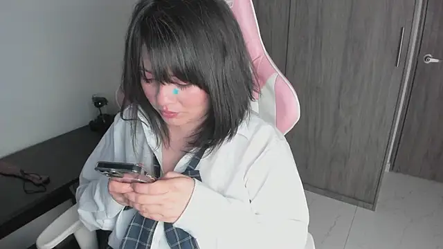 Snapshot of _hikaru_arimura chatting on 10/21/25, 11:26 hikaru arimura online show from 10/21/25, 11:26