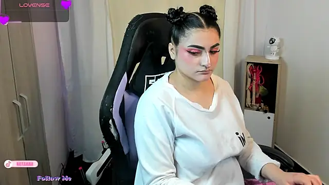 setzuna  online show from 10/30/25, 03:16