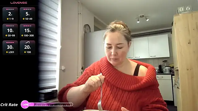 Snapshot of MilfGina chatting on 10/06/25, 08:04 MilfGina online show from 10/06/25, 08:04