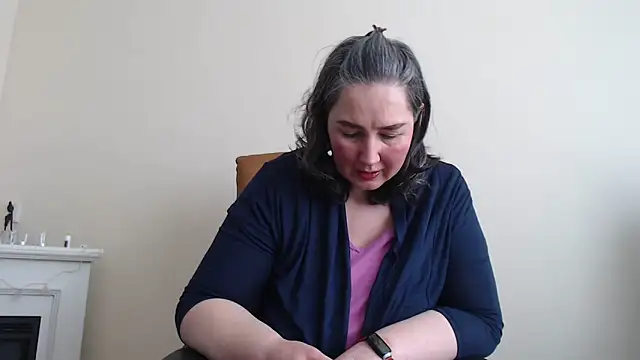 Snapshot of MilfGina chatting on 03/18/25, 01:12 MilfGina online show from 03/18/25, 01:12
