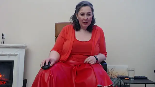 Snapshot of MilfGina chatting on 02/21/25, 08:38 MilfGina online show from 02/21/25, 08:38
