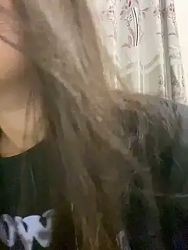 Snapshot of Krixxi22 chatting on 12/25/24, 02:45 Krixxi22 online show from 12/25/24, 02:45