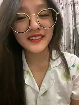 Snapshot of Krixxi22 chatting on 01/16/25, 03:24 Krixxi22 online show from 01/16/25, 03:24