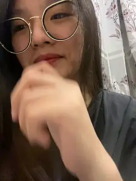 Snapshot of Krixxi22 chatting on 02/21/25, 03:43 Krixxi22 online show from 02/21/25, 03:43