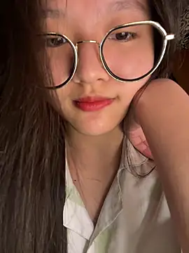 Krixxi22 online show from 10/31/25, 02:57