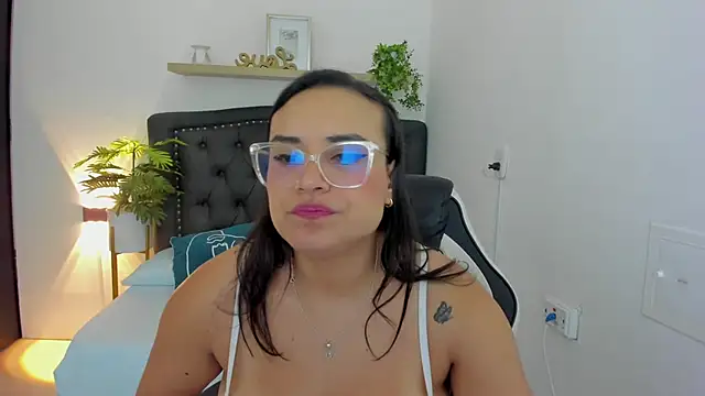 Snapshot of zoe_danae_ chatting on 02/24/25, 12:16 zoe danae online show from 02/24/25, 12:16