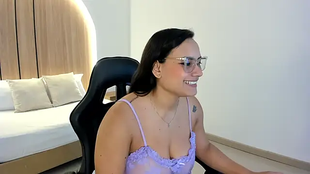 zoe danae  online show from 11/04/25, 12:20