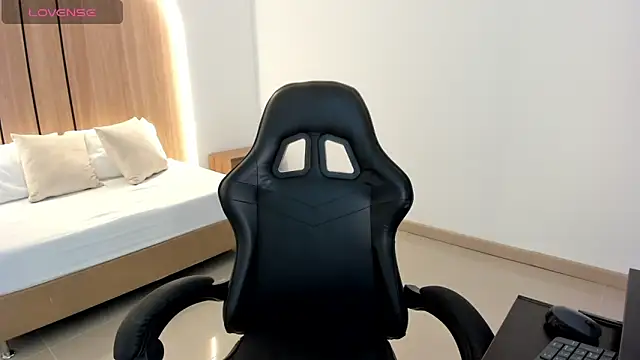 zoe danae  online show from 03/24/26, 12:27