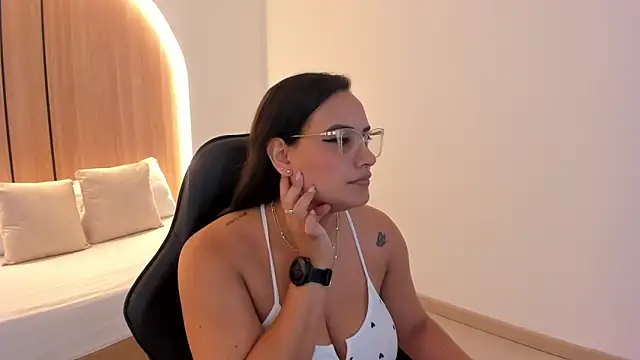 zoe danae  online show from 11/12/25, 12:31