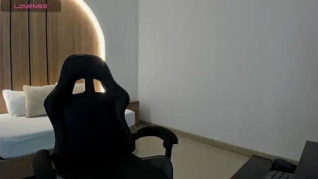 zoe danae  online show from 03/27/26, 12:28