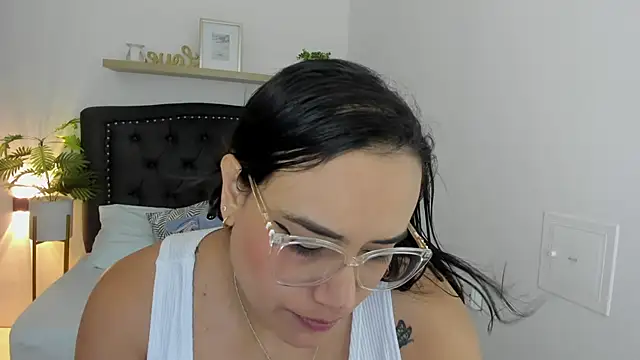 Snapshot of zoe_danae_ chatting on 03/07/25, 12:12 zoe danae online show from 03/07/25, 12:12