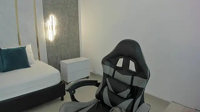 Snapshot of zoe_danae_ chatting on 02/24/26, 12:50 zoe danae online show from 02/24/26, 12:50