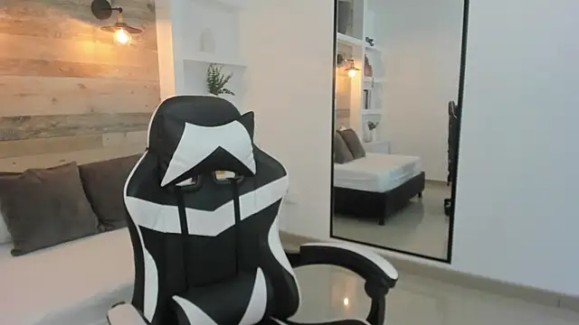 Snapshot of zoe_danae_ chatting on 02/27/26, 12:27 zoe danae online show from 02/27/26, 12:27