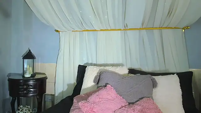 Snapshot of AnnaVictoria__ chatting on 09/17/25, 02:24 AnnaVictoria online show from 09/17/25, 02:24
