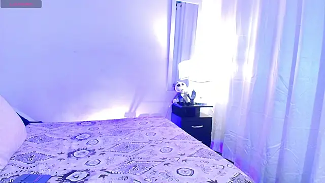 Snapshot of MeganLorensx chatting on 11/16/25, 07:29 MeganLorensx online show from 11/16/25, 07:29