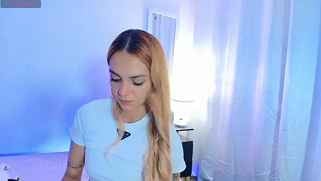 Snapshot of MeganLorensx chatting on 10/07/25, 11:39 MeganLorensx online show from 10/07/25, 11:39