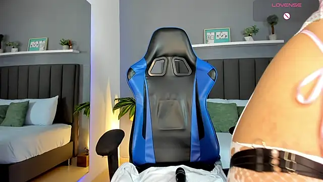 cloe yeraldy  online show from 11/07/25, 02:38