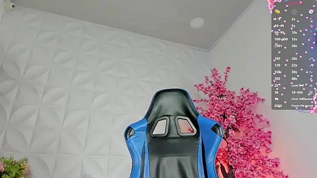 cloe yeraldy  online show from 12/17/25, 02:27