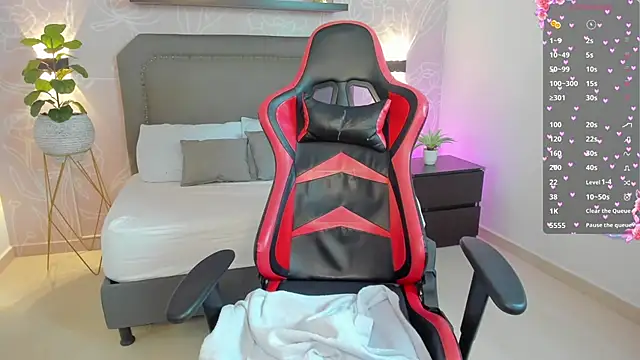 cloe yeraldy  online show from 12/20/25, 02:58