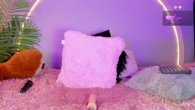 Snapshot of izabelacarter chatting on 02/06/25, 10:14 izabelacarter online show from 02/06/25, 10:14