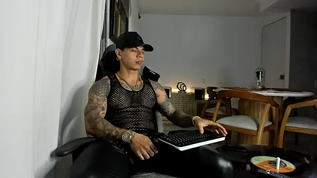 Snapshot of Aron_Dark chatting on 03/22/25, 11:42 Aron Dark online show from 03/22/25, 11:42