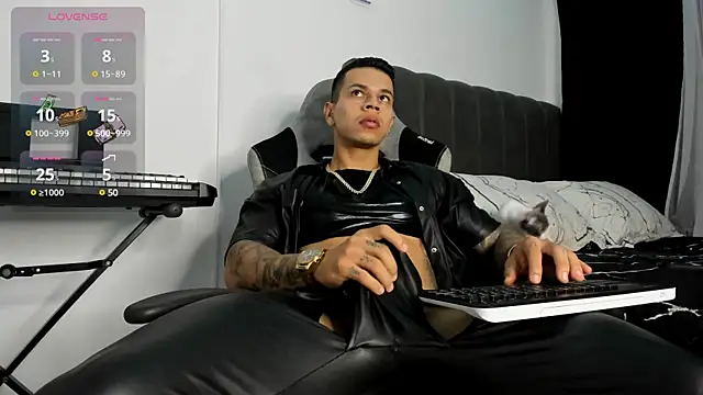 Snapshot of Aron_Dark chatting on 02/26/25, 10:38 Aron Dark online show from 02/26/25, 10:38