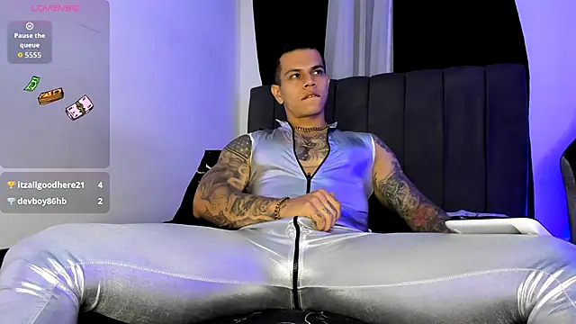 Snapshot of Aron_Dark chatting on 12/20/25, 11:07 Aron Dark online show from 12/20/25, 11:07