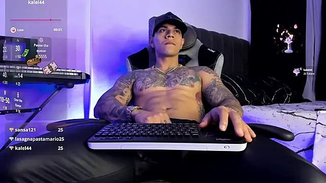 Snapshot of Aron_Dark chatting on 03/17/25, 12:10 Aron Dark online show from 03/17/25, 12:10