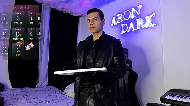 Snapshot of Aron_Dark chatting on 02/16/25, 02:42 Aron Dark online show from 02/16/25, 02:42