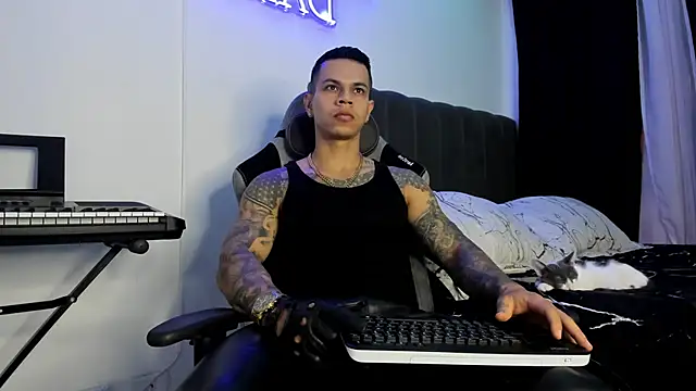 Snapshot of Aron_Dark chatting on 02/22/25, 12:40 Aron Dark online show from 02/22/25, 12:40