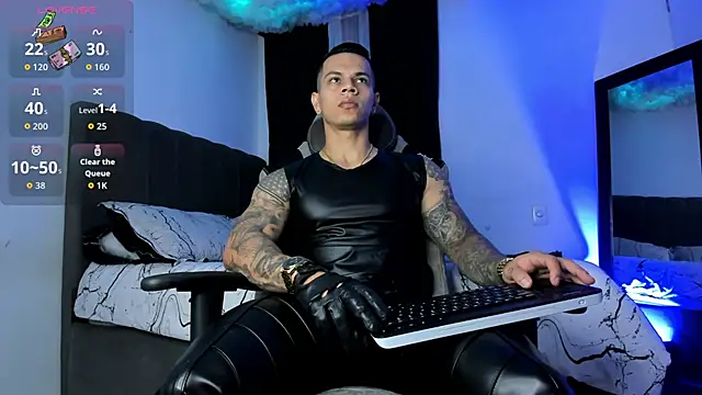 Snapshot of Aron_Dark chatting on 01/15/26, 11:24 Aron Dark online show from 01/15/26, 11:24