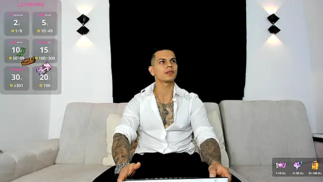 Snapshot of Aron_Dark chatting on 11/22/25, 11:47 Aron Dark online show from 11/22/25, 11:47