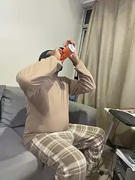 jaytee198610 online show from 04/15/26, 04:33