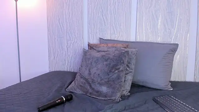 Snapshot of EmmaCollemann chatting on 02/13/25, 06:26 EmmaCollemann online show from 02/13/25, 06:26