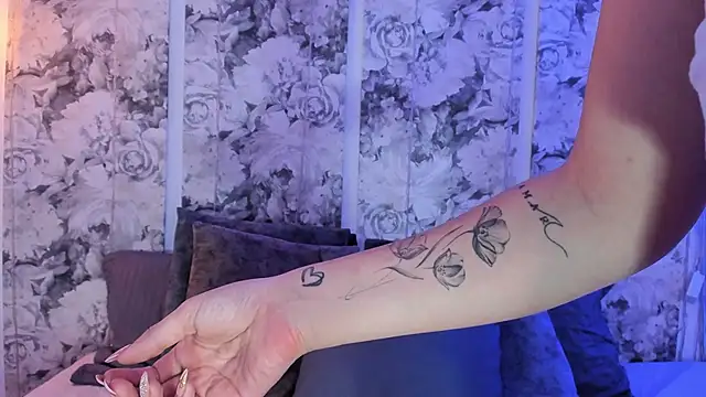 Snapshot of EmmaCollemann chatting on 12/23/24, 03:22 EmmaCollemann online show from 12/23/24, 03:22