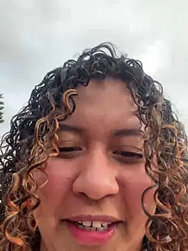 Kenia tompson01 online show from 11/28/25, 08:53