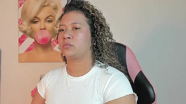 Kenia tompson01 online show from 10/27/25, 08:32