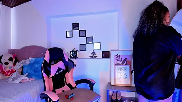 Kenia tompson01 online show from 09/10/25, 05:56