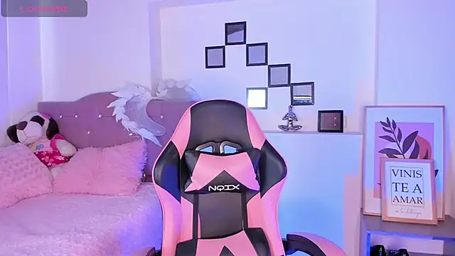 Kenia tompson01 online show from 09/26/25, 07:21