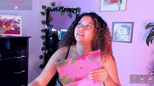 Kenia tompson01 online show from 12/18/25, 11:41