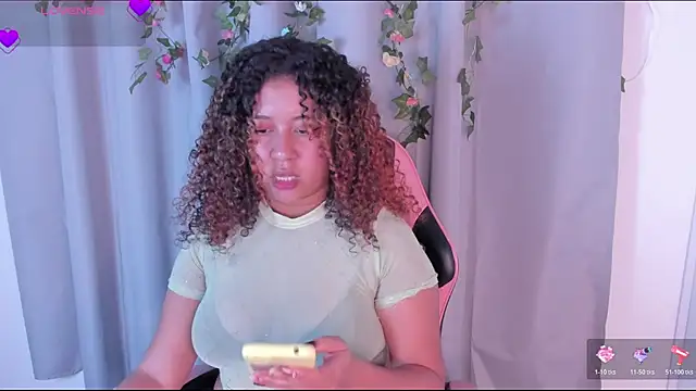 Kenia tompson01 online show from 11/17/25, 07:18